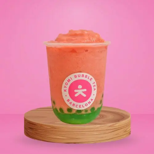 Zumo de naranja con piña, kiwi y fresa