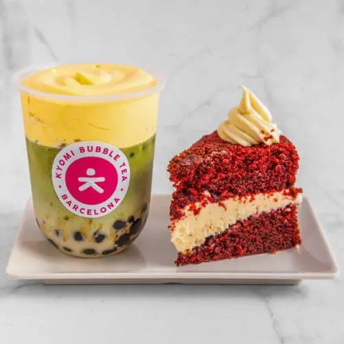 Matcha con mousse de mango